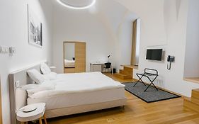 Hotel Benedict